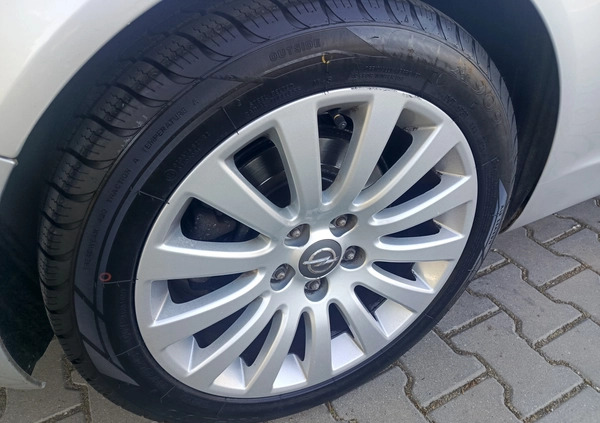 Opel Insignia cena 25000 przebieg: 196000, rok produkcji 2011 z Zawiercie małe 562